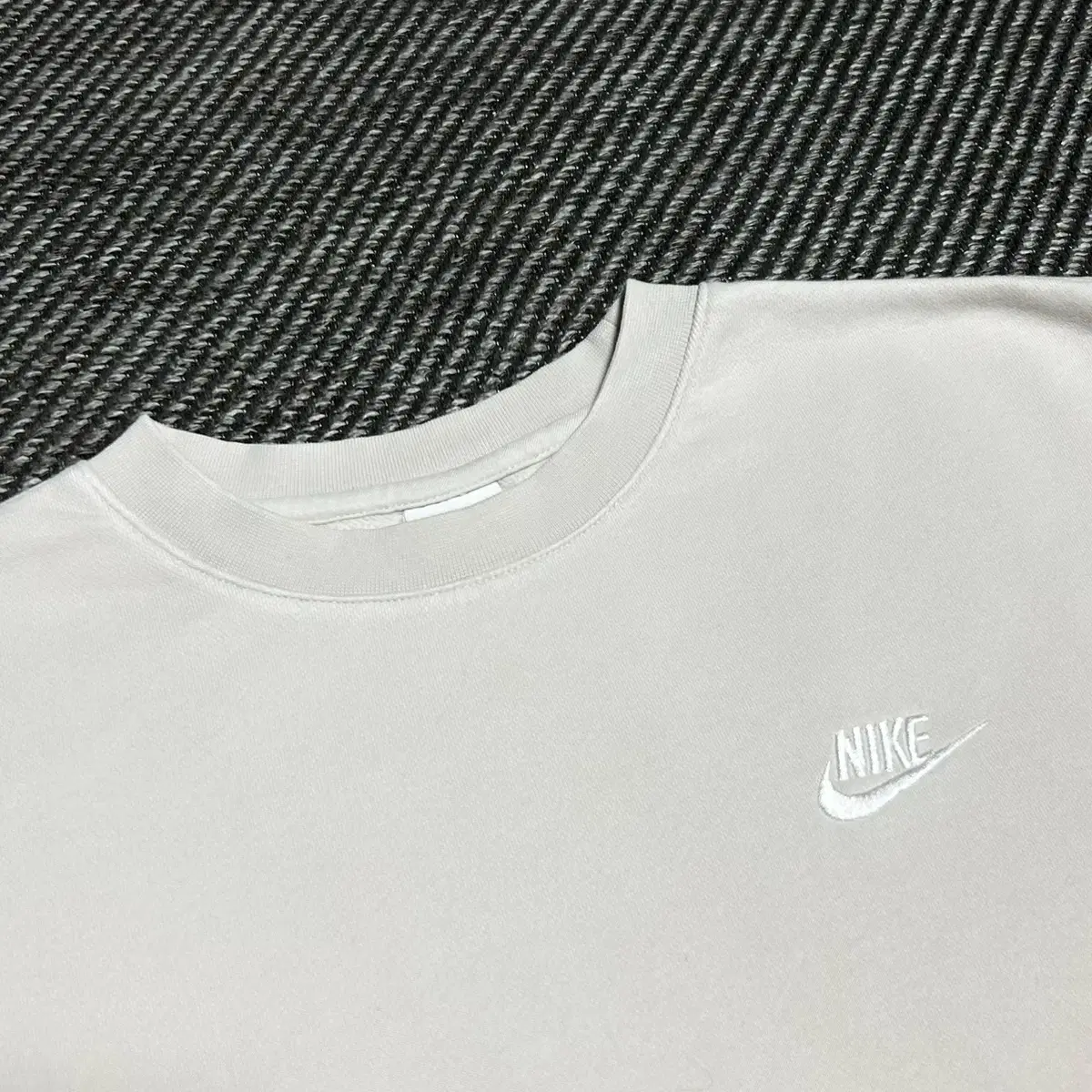 [ M ] Nike 나이키 신형 퓨츄라 베이직 라운드 맨투맨