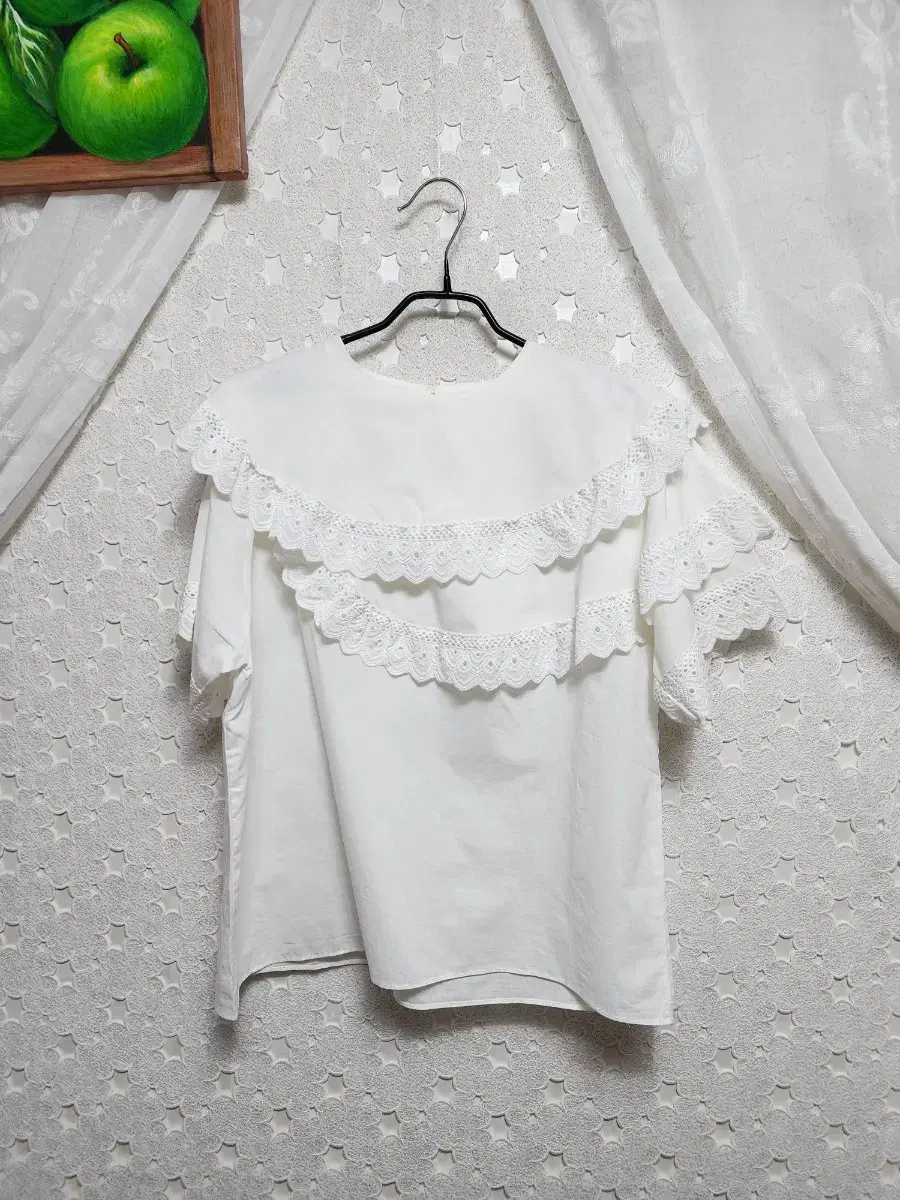 Embroidered punching blouse L