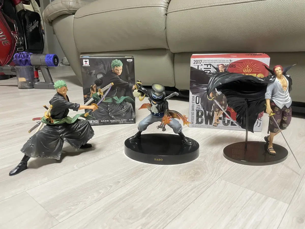 ONEPIECE Zoro Sabo Shanks Figures 3pcs 25000 won (with box)