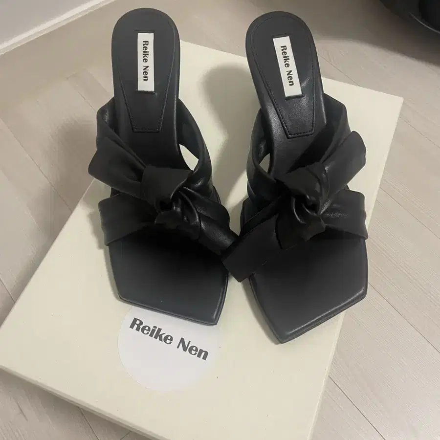 레이크넨 Tube Ribbon Sandals black 240(37)