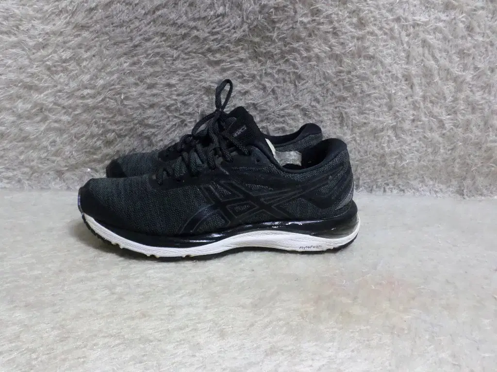 LlewRelief 250 Asics GelQsMulberry Black SneakersRunning Shoes Used Shoes