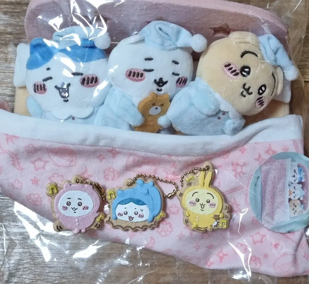 Chiikawa Oyasumi + 3 cookie keyrings bulk I sell them.