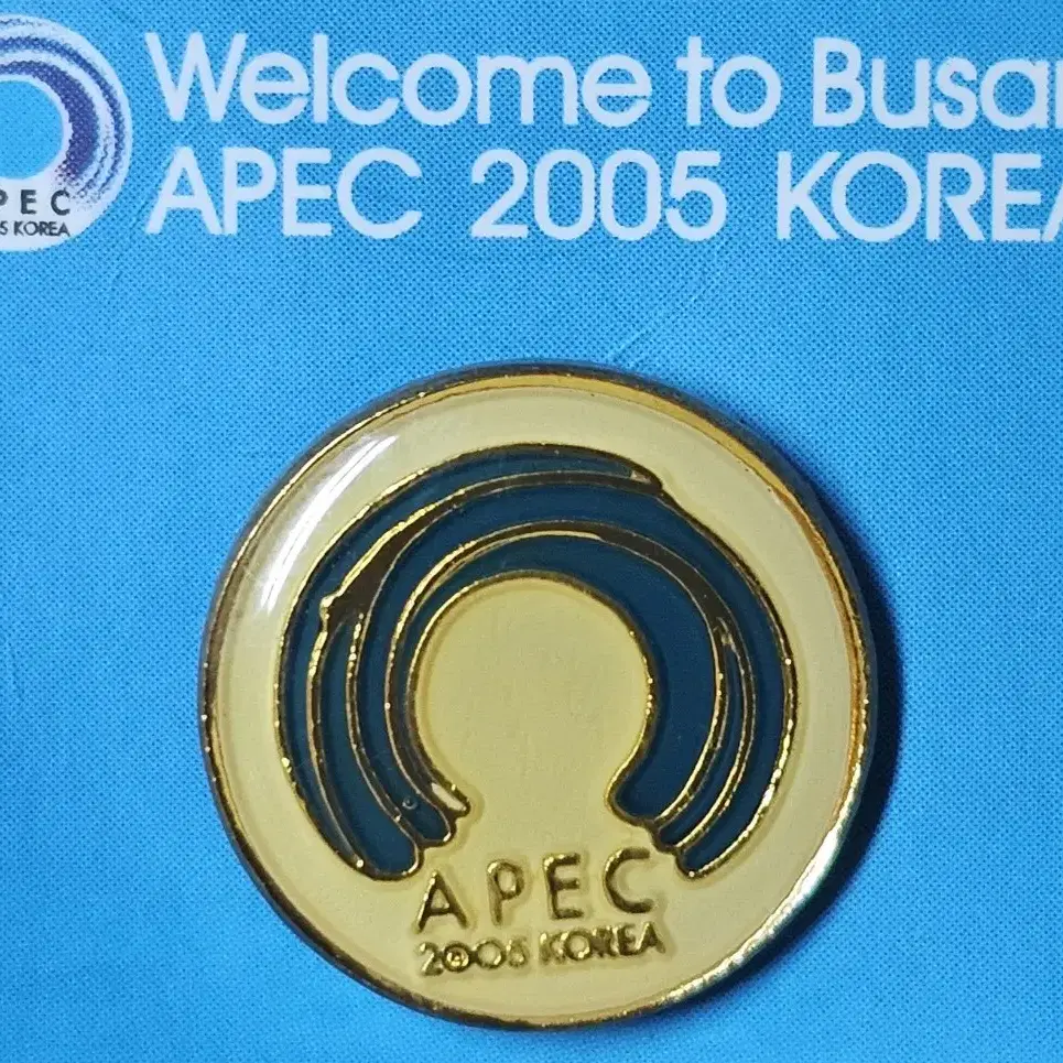 2005년 APEC 정상 회담 기념 핀뱃지