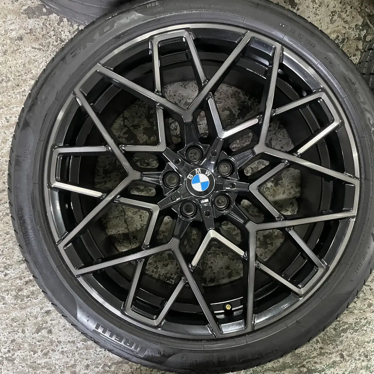 BMW M8 813M 정품 20인치 휠타이어 판매