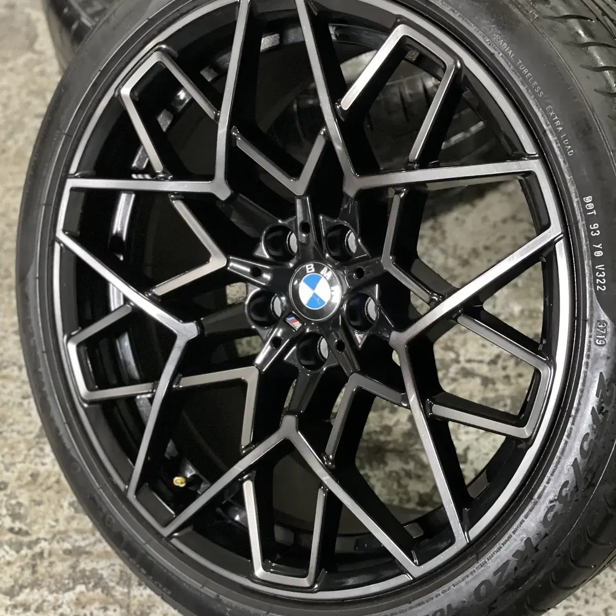 BMW M8 813M 정품 20인치 휠타이어 판매