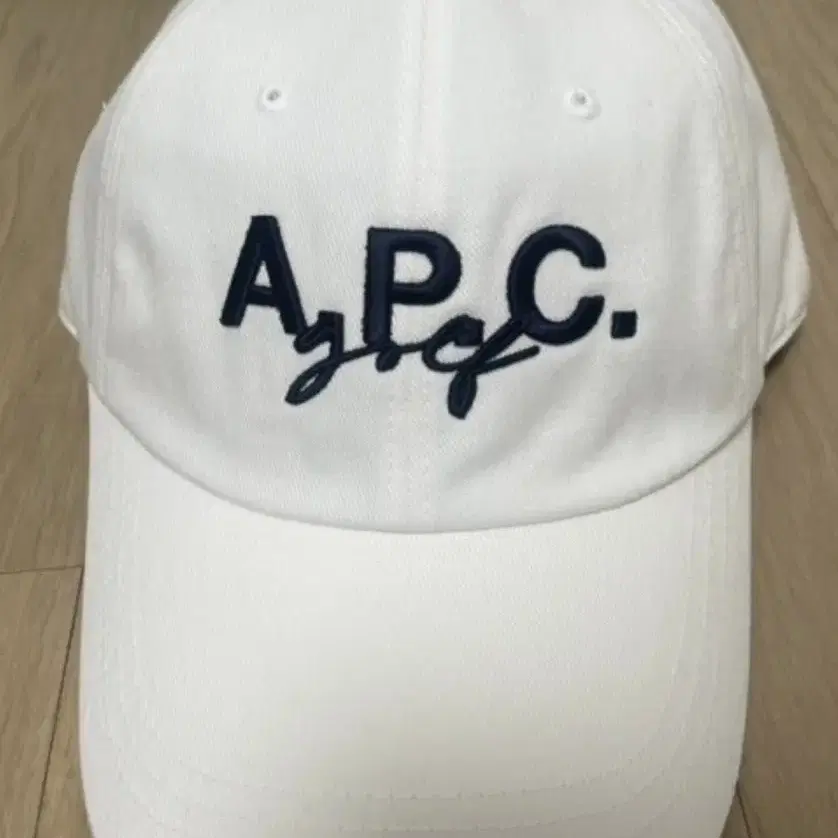 apc 골프모자 아페쎄골프모자 볼캡 구합니다 중고여도 구매할게요