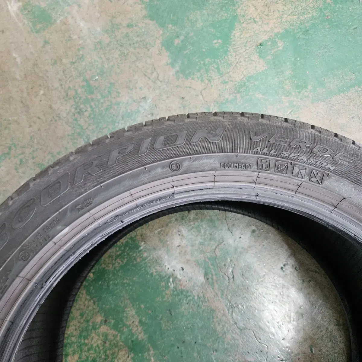 중고 피렐리 285/45R21 & 2854521 타이어 1개 팝니다.