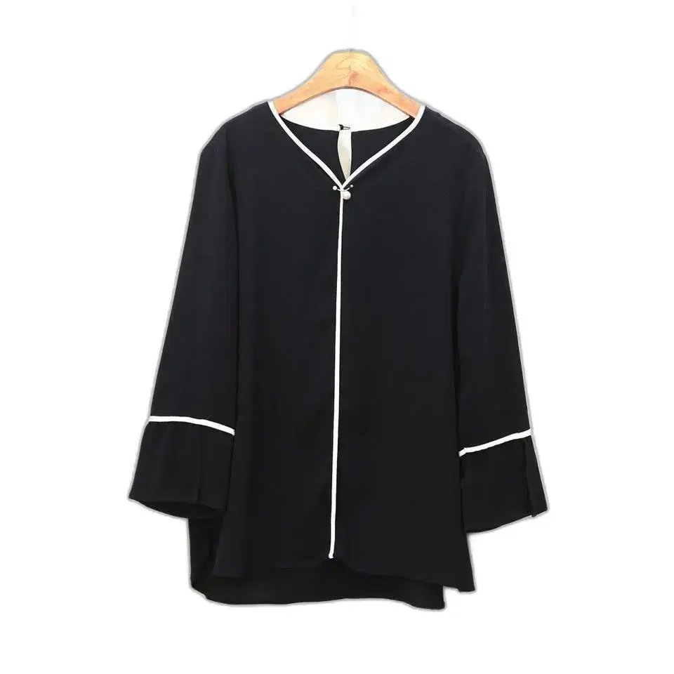 IGN Black 7-sleeve blouse (old 66)