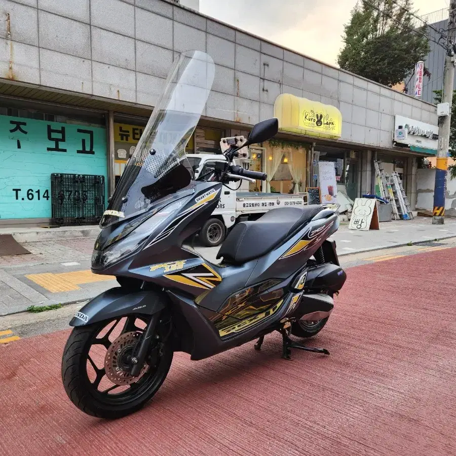 1만km대 데칼튜닝된 22년식 pcx125 ABS모델