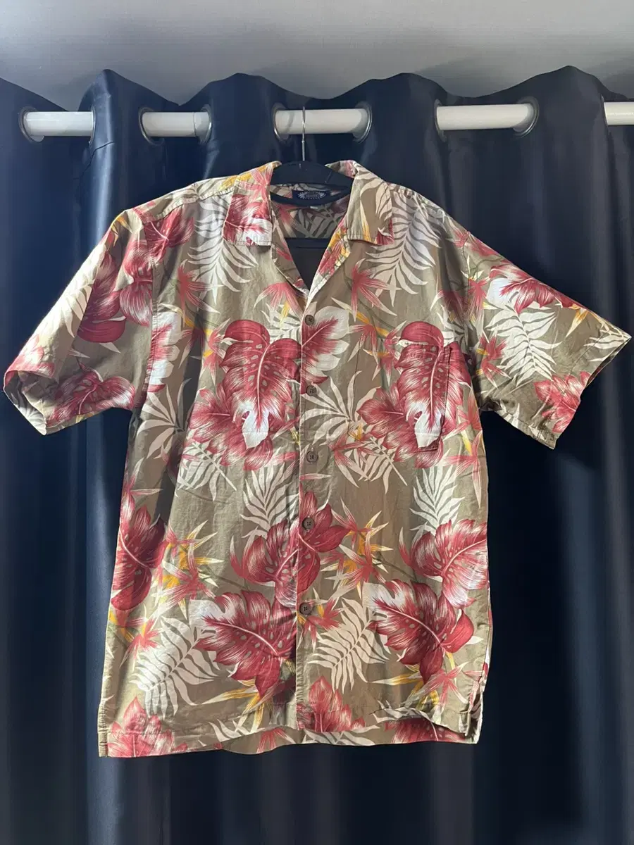 Vintage Hawaiian shirt