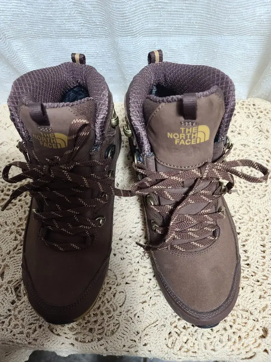 The North Face Gore-Tex Trekking Shoes ㅡ235