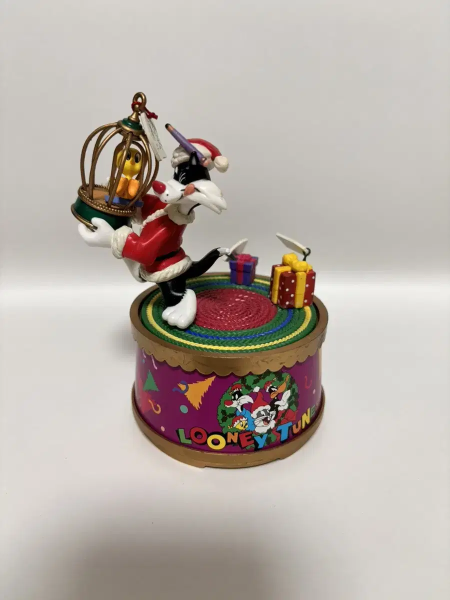 Looney Tunes Music Box