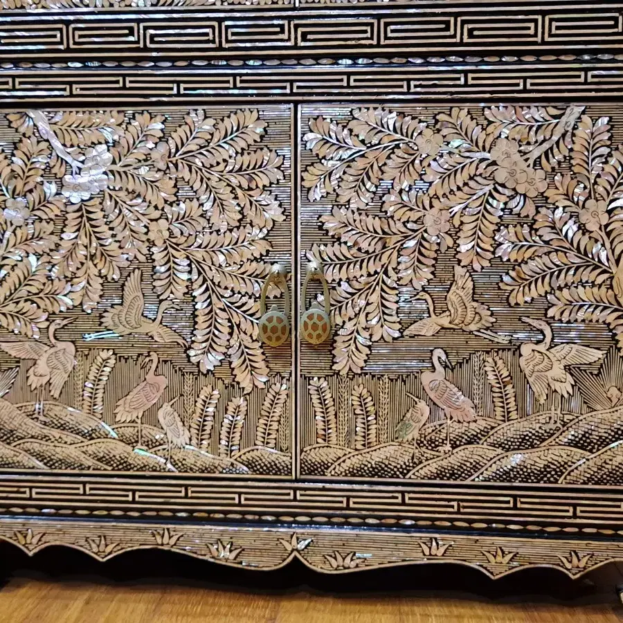 Living Room Furniture 자개,자개장,자개장식장,이조자개장식장 on Bunjang Global Site.