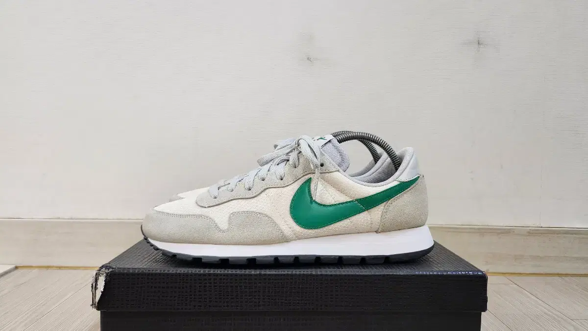 [265] Nike Vintage Air Pegasus 83 Summit White White Candles