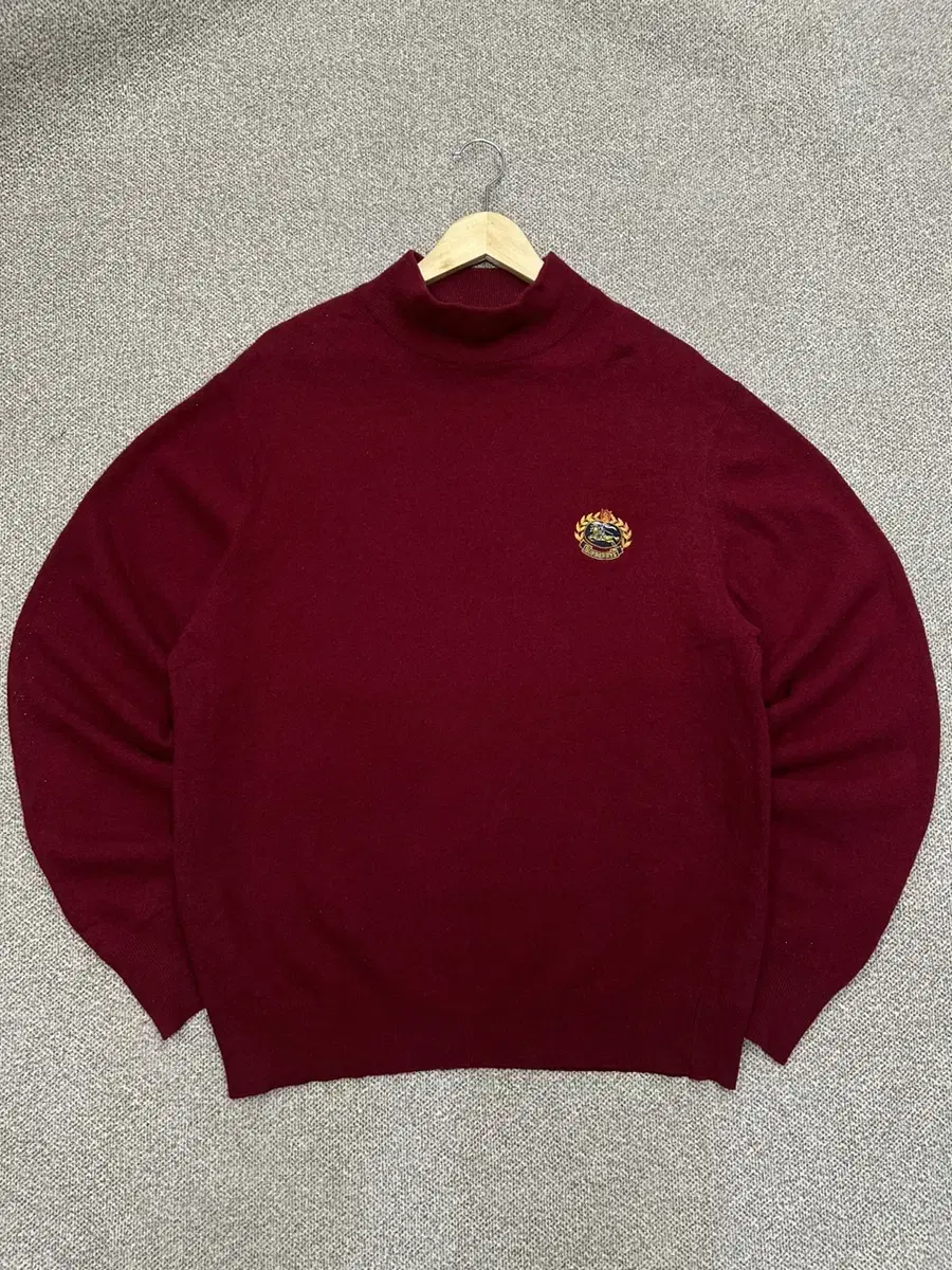 L) Burberry Crespo Burgundy Knit