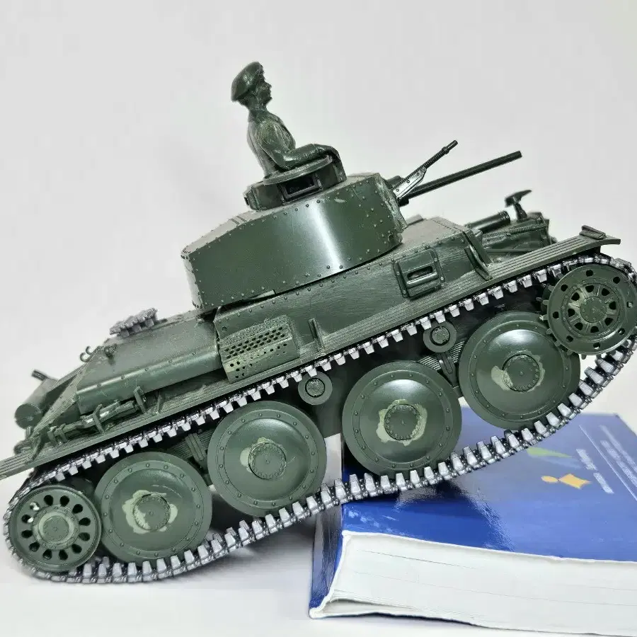 조립품 [이탈레리] 1/35 독일 Pzkpfw 38(t) 프라가 전차