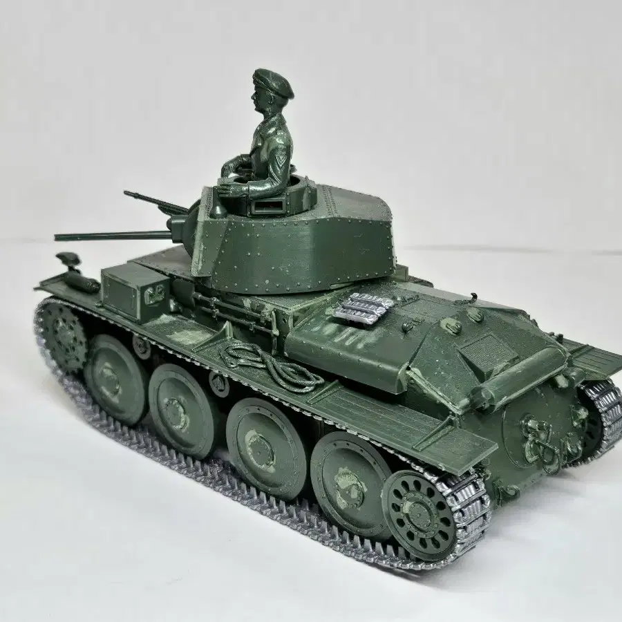 조립품 [이탈레리] 1/35 독일 Pzkpfw 38(t) 프라가 전차