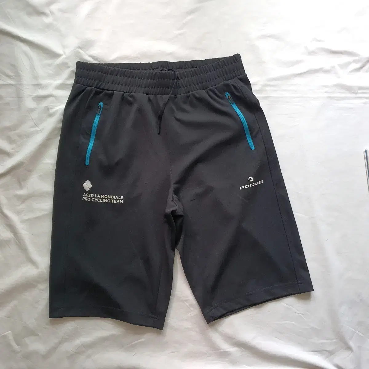 DESCENTE 4-Piece Shorts L size