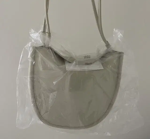 레멜 가방 LEMEL FLAT HOBO OFF WHITE