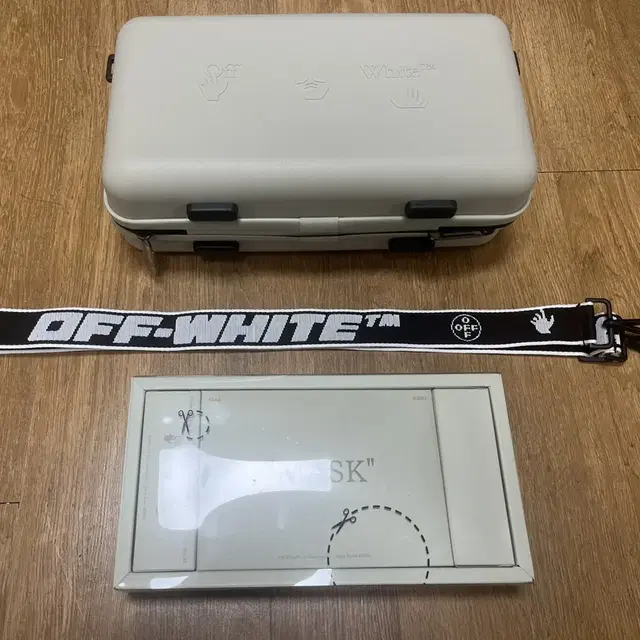 오프화이트 X 아모레 Protection Box {새상품}