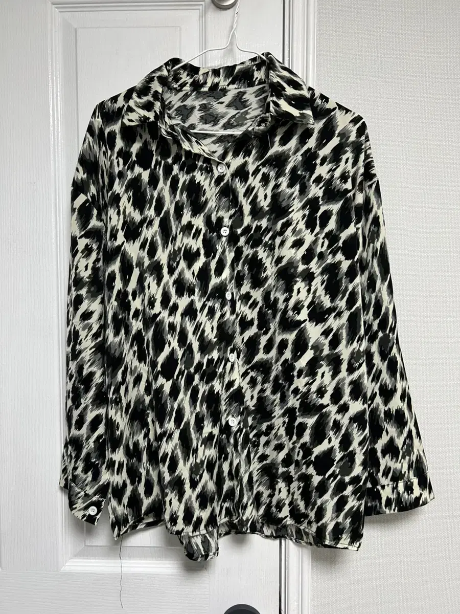 Leopard-print blouse