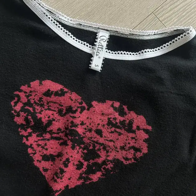 Pretties 프레티스 heart tee