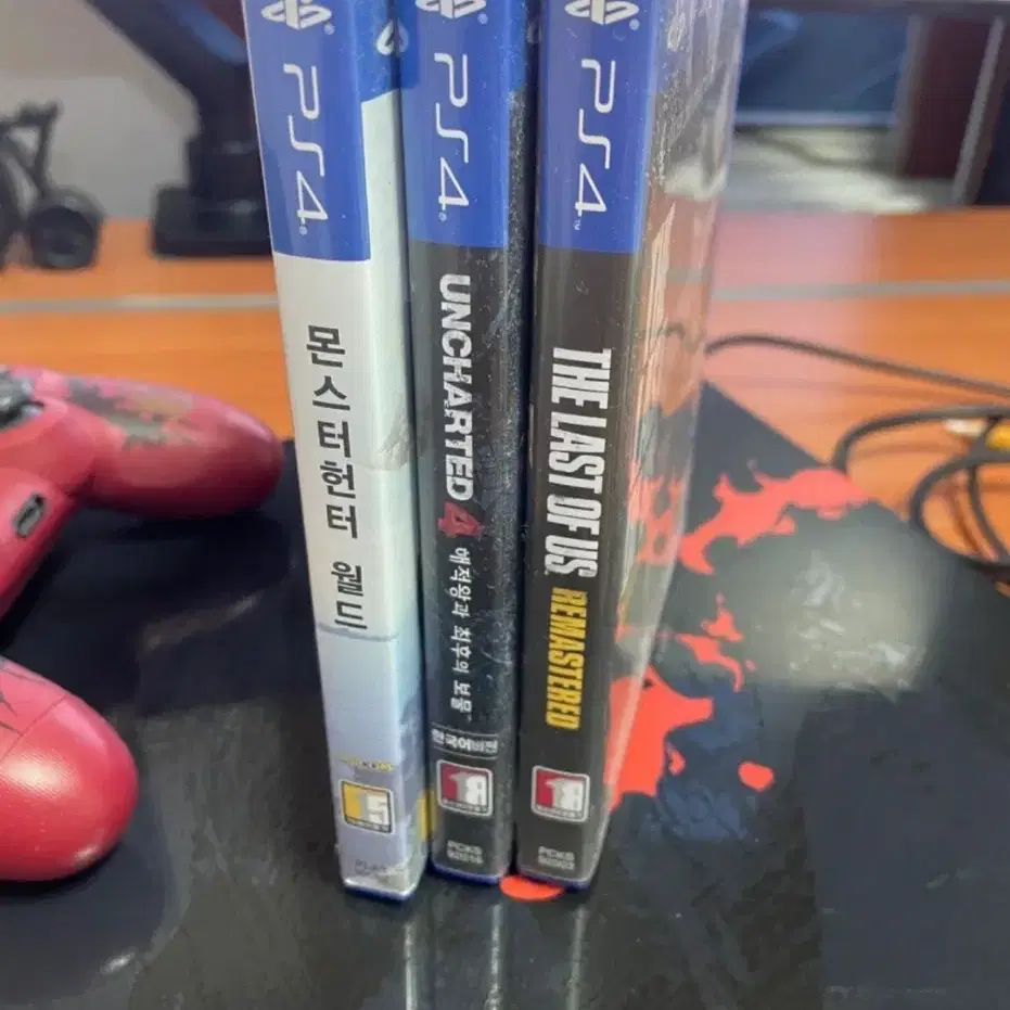 PS4 PRO 몬스터헌터 에디션 1테라+ 타이틀3개