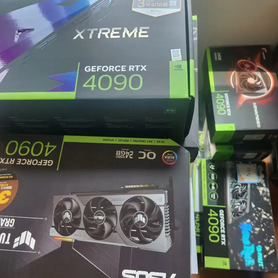 RTX4090 그래픽카드와 구성품과 박스