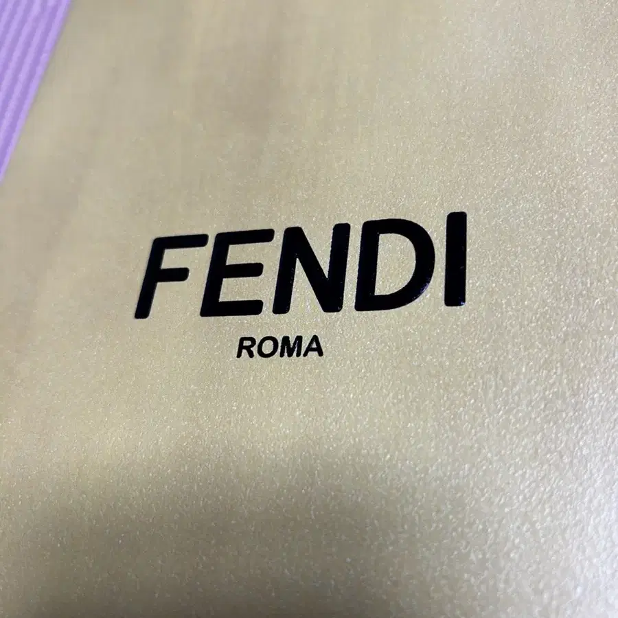 펜디 FENDI 쇼핑백 판매합니다  - 사이즈 : 18-25-8cm  택