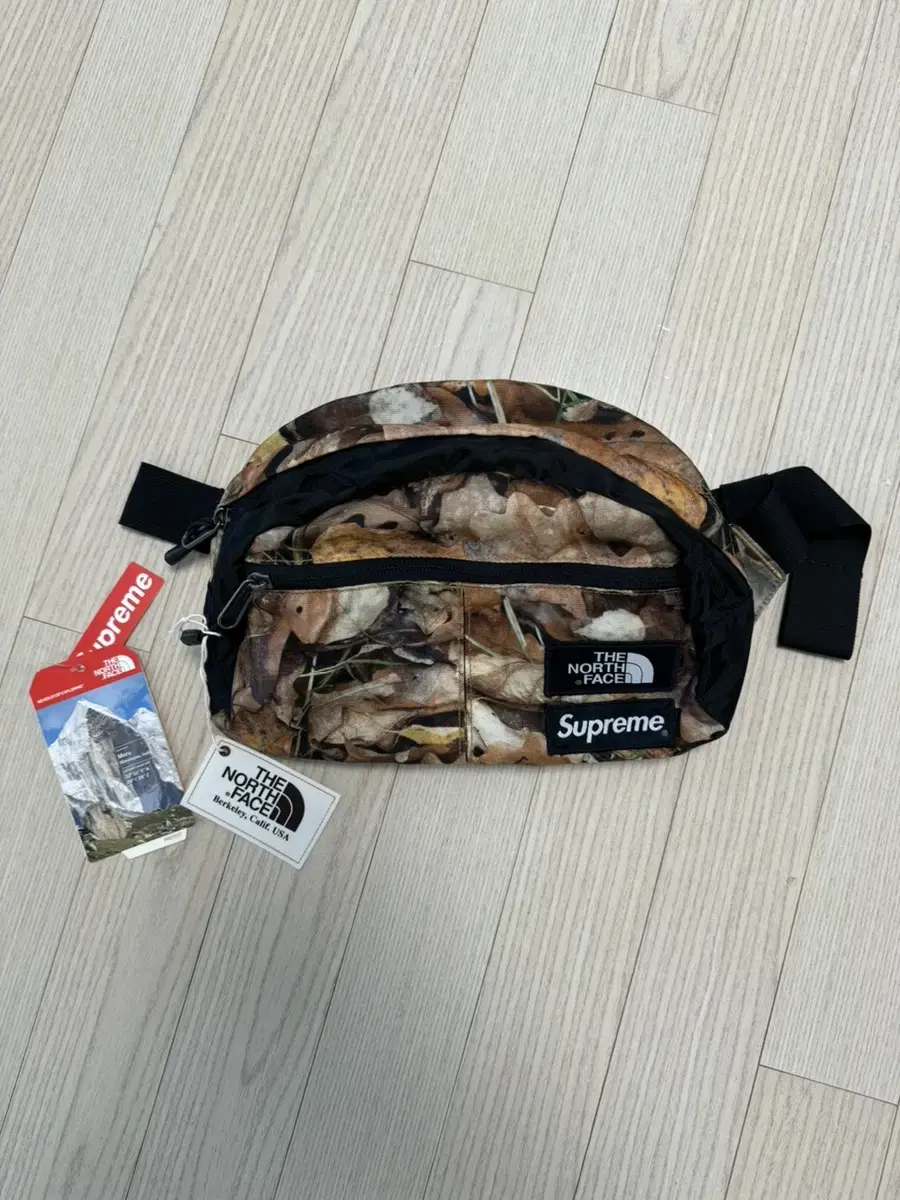 Supreme x The North Face Roo II Lumbar P