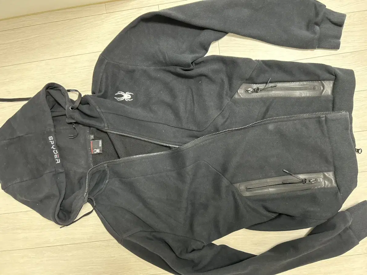 Spider hooded zip-up size MBlack