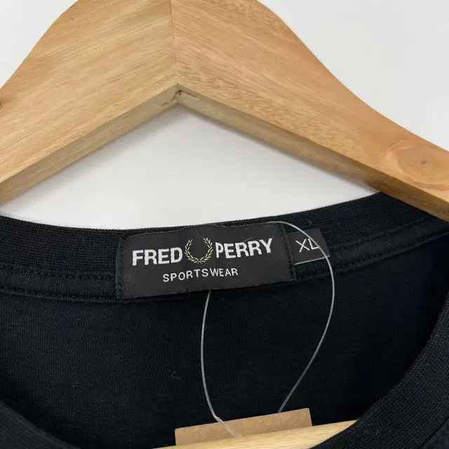 Fred perry 프레드 페리 블랙 월계 반팔티