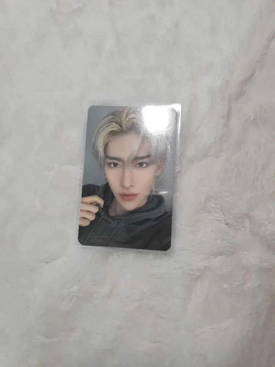 Romantic Crown ricky photocard