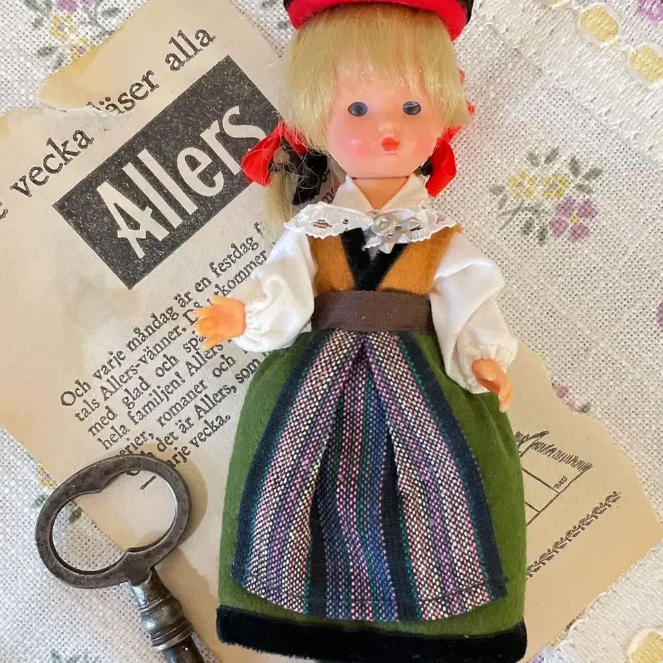 Vintage Swedish Folk costume doll