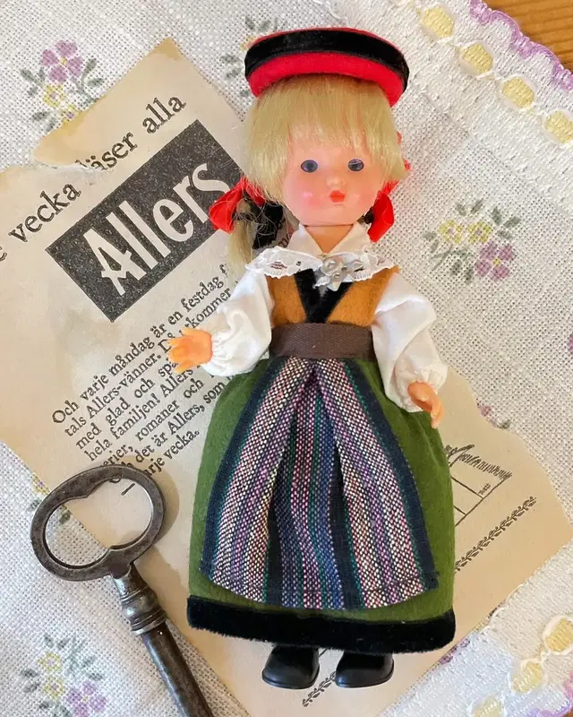 Vintage Swedish Folk costume doll