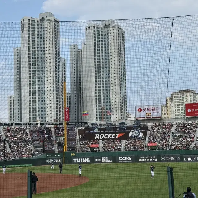 6/9 사직구장 내야연석2자리 구합니다