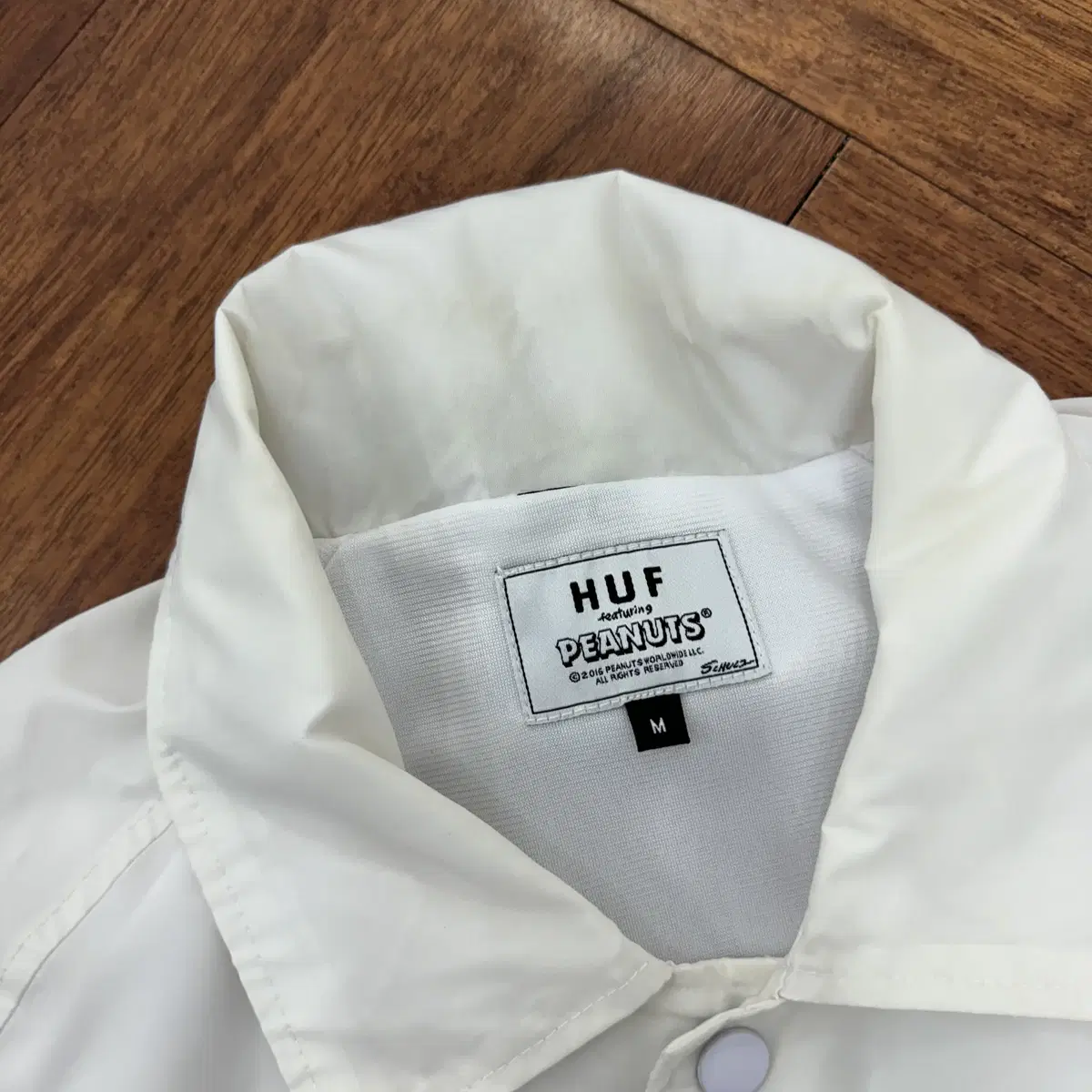 M(100) HUF x PEANUTS 콜라보 화이트 코치 자켓