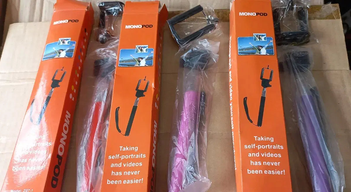 4 sets in bulk) MONOPOD Selfie Stick 3 & Gentle Cat Selfie Stick 1