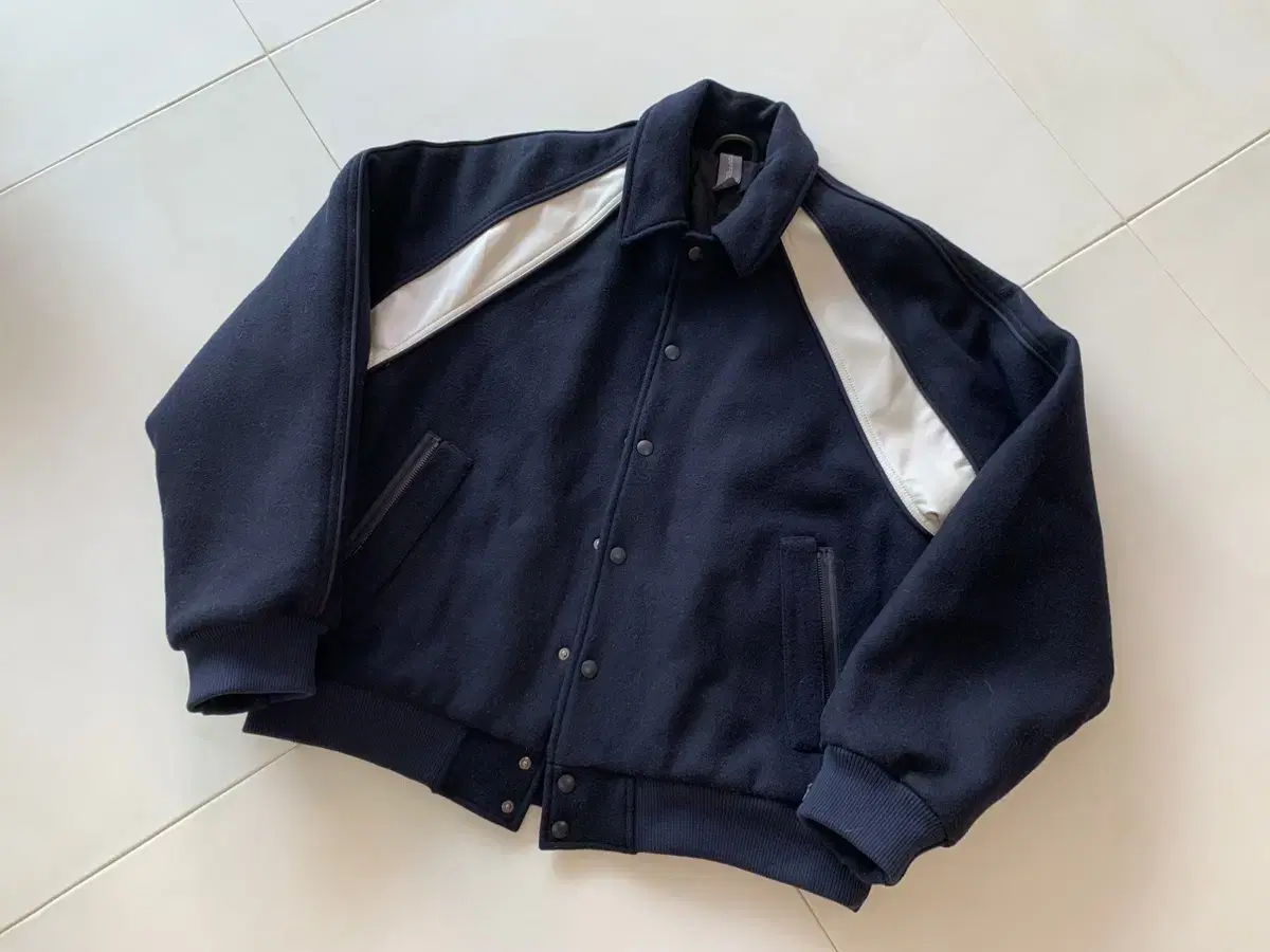 LanguageFectured Wool Varsity Jacket L Navy Teddy