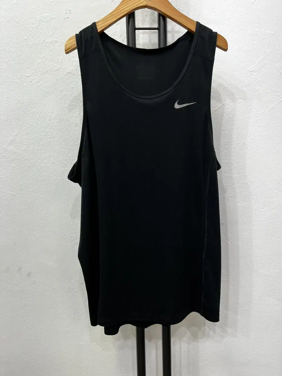 Genuine) Nike Men's Nash Min Sleeveless L