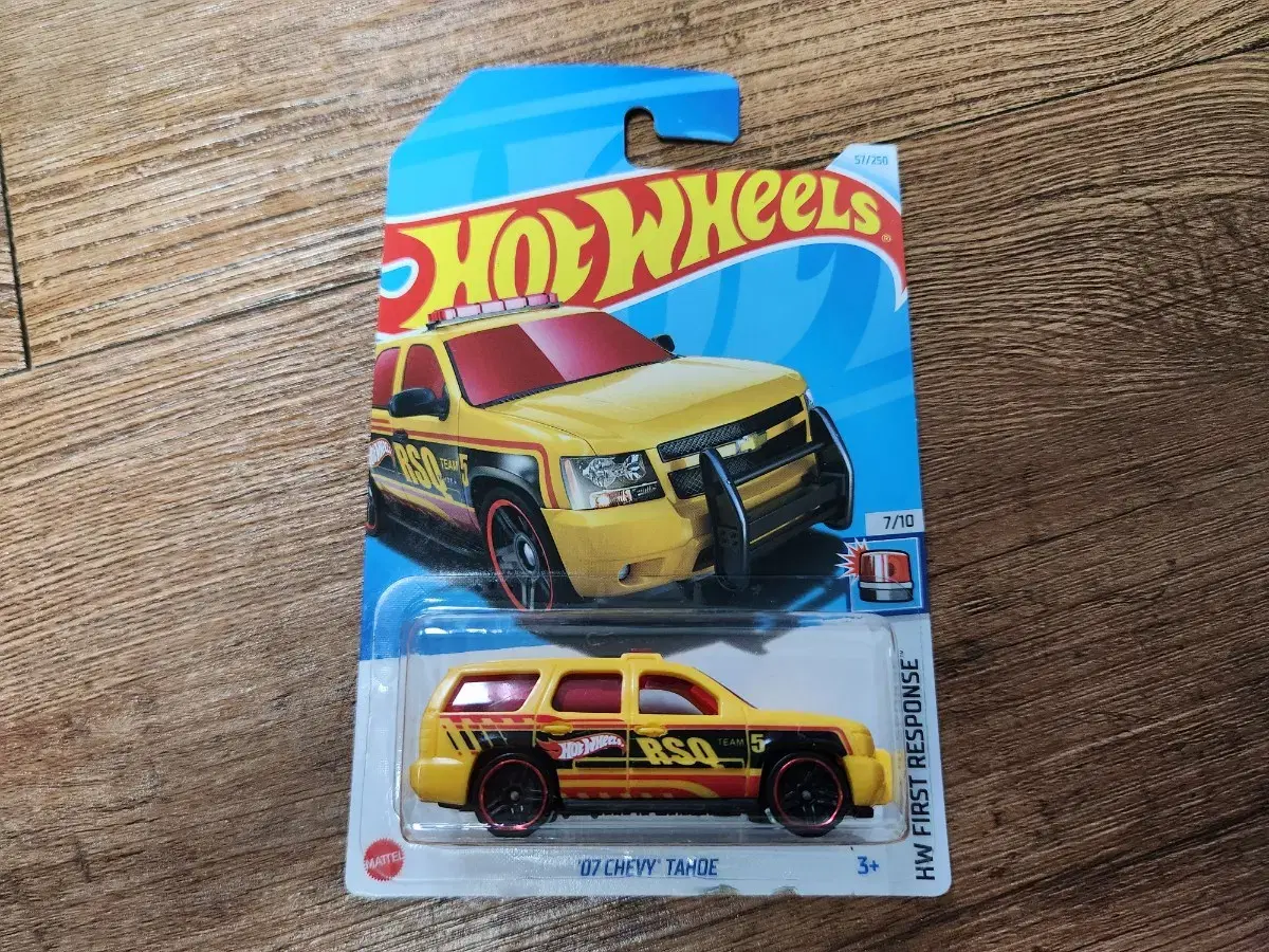 Hot Wheels '07 Chevy Tahoe Die-Cast Minicar Toy