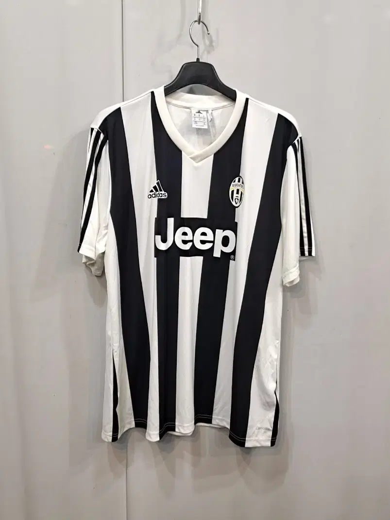 Adidas Juventus 15-16 Authentic Buffon Shirt with Buffon printing