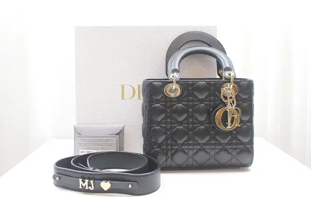 [중고명품다올] 디올 LADY DIOR 블랙 까나쥬 양가죽 스몰 레이디백