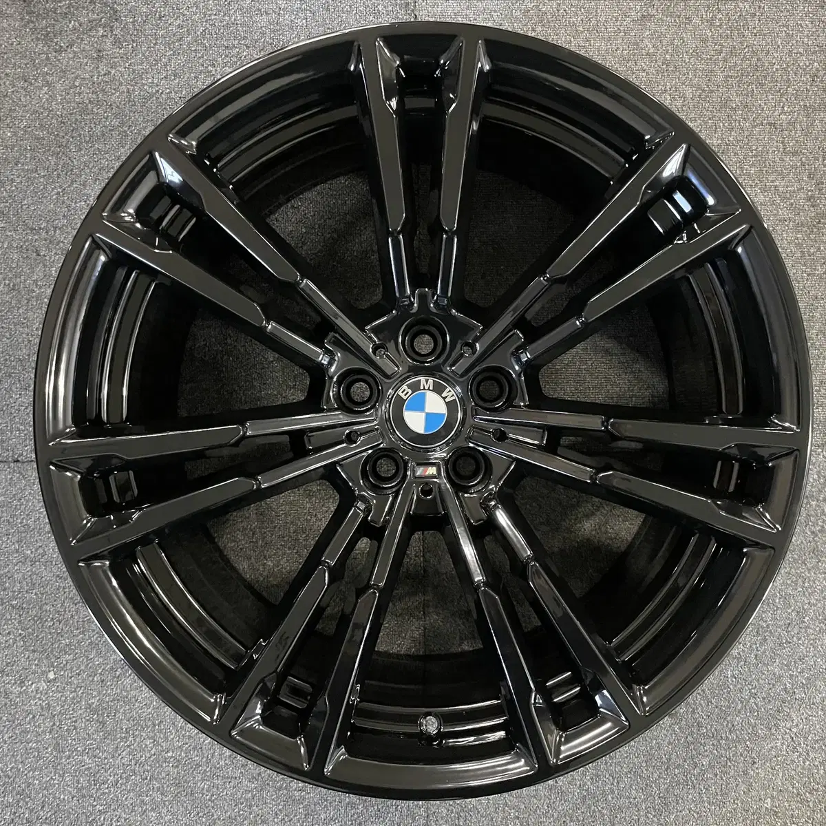 BMW F90 M5 706M 블랙 20인치 휠 1개 판매