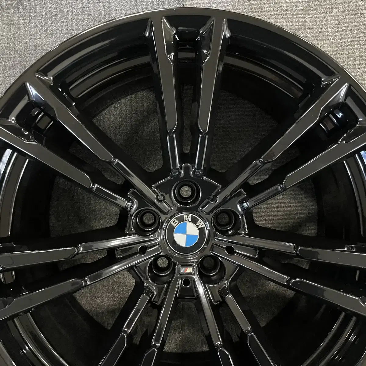 BMW F90 M5 706M 블랙 20인치 휠 1개 판매