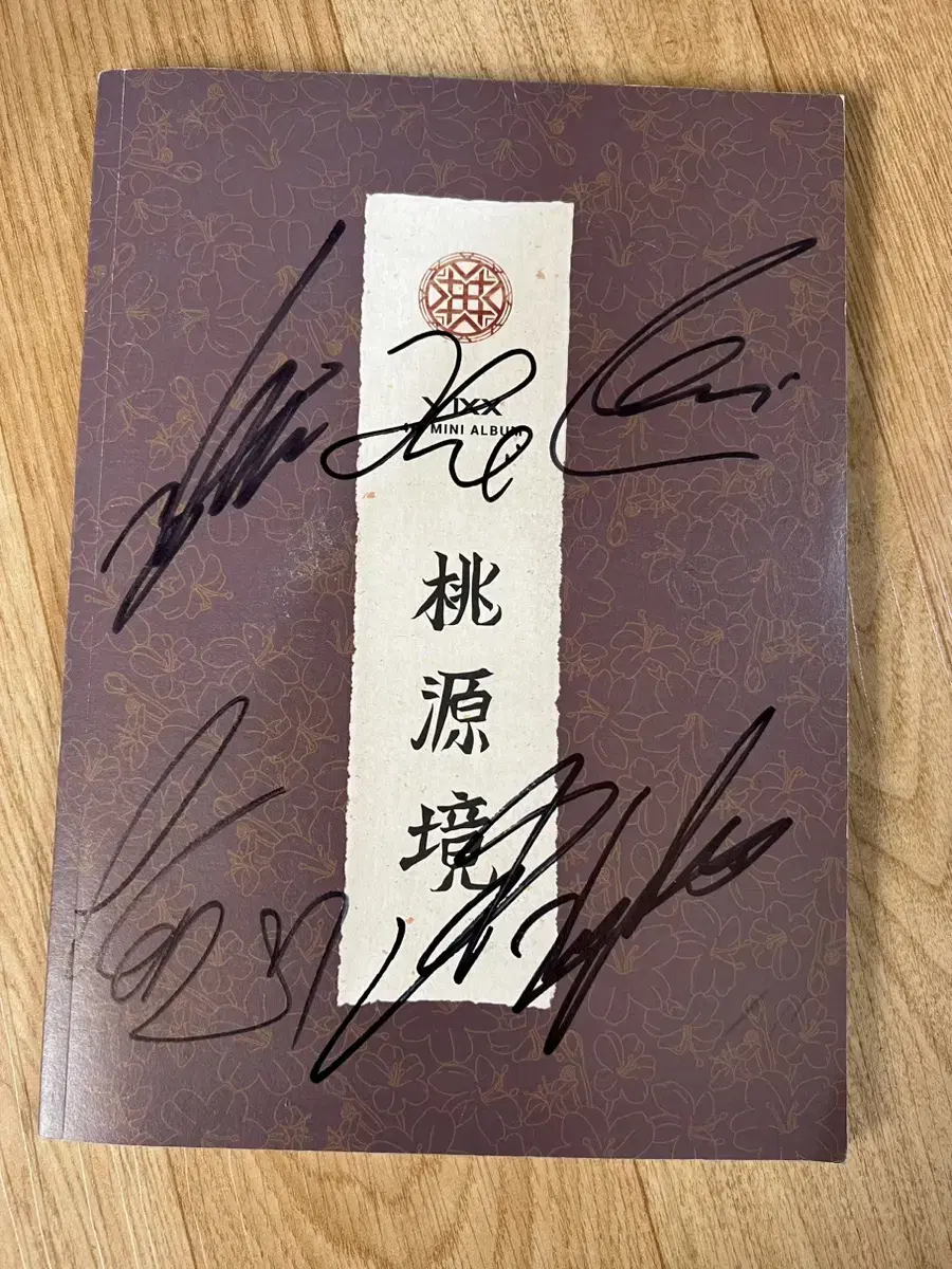 VIXX handwritten sign album