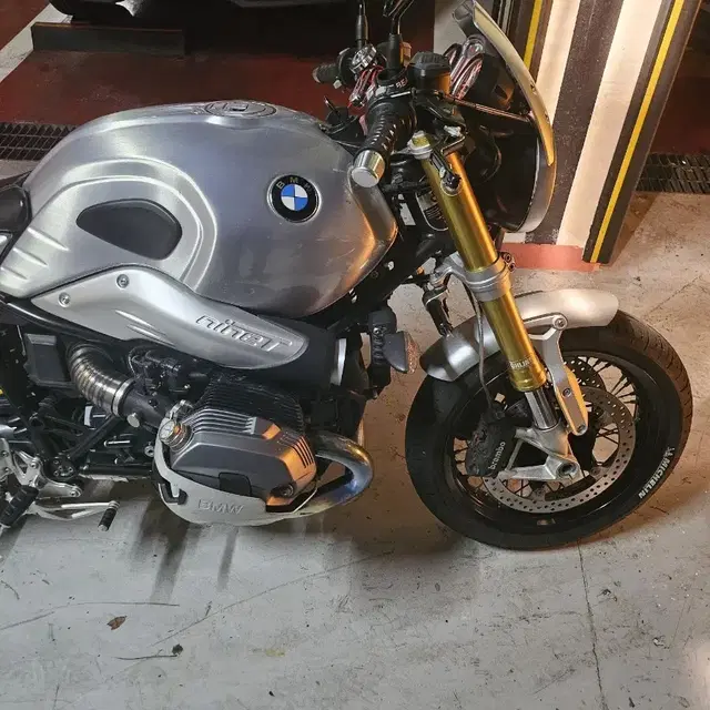 16년식 bmw 알나인티 r9t 유로3 머플러 구변완 판매합니다. 준풀튠