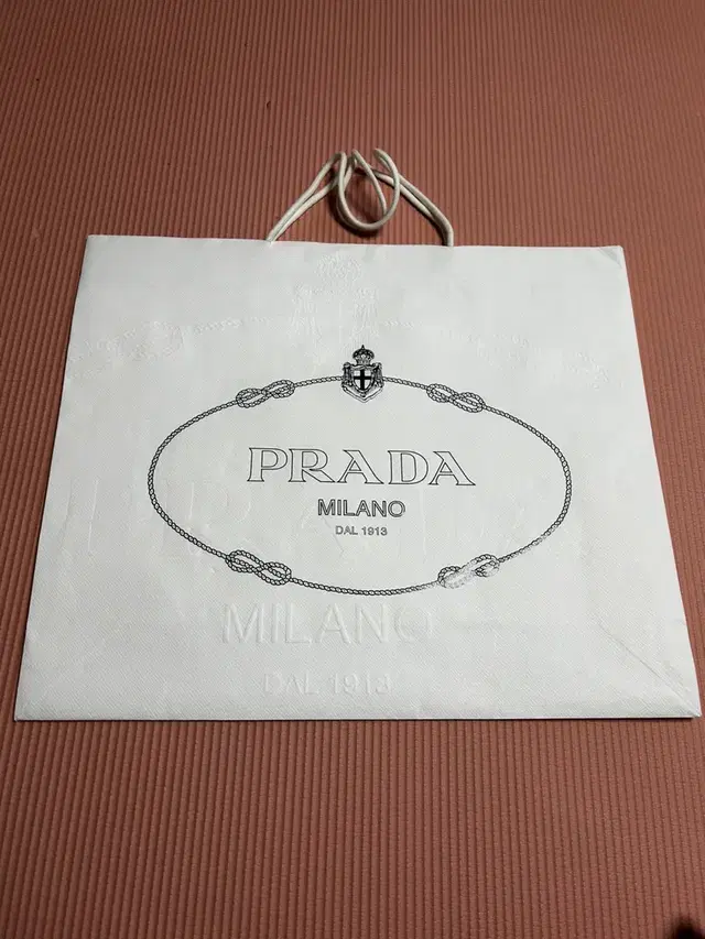 프라다 PRADA 쇼핑백 판매합니다.  - 사이즈 : 56-47-15cm