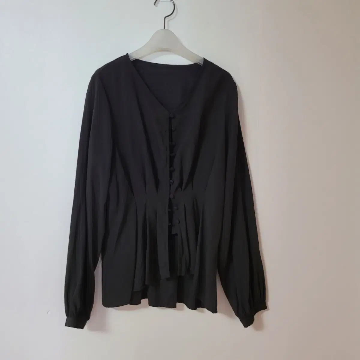 Unbalanced blouse with feminine touch 55-66