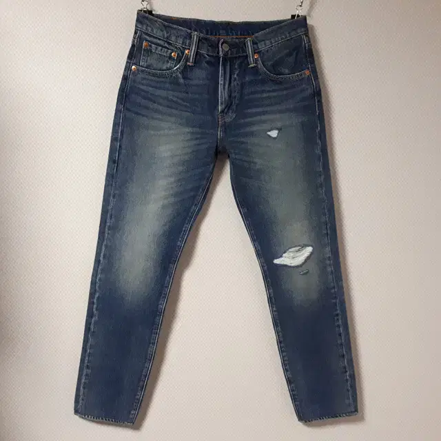 29/Levi's 512 This Slim Tapered Fit Jeans/29-1013